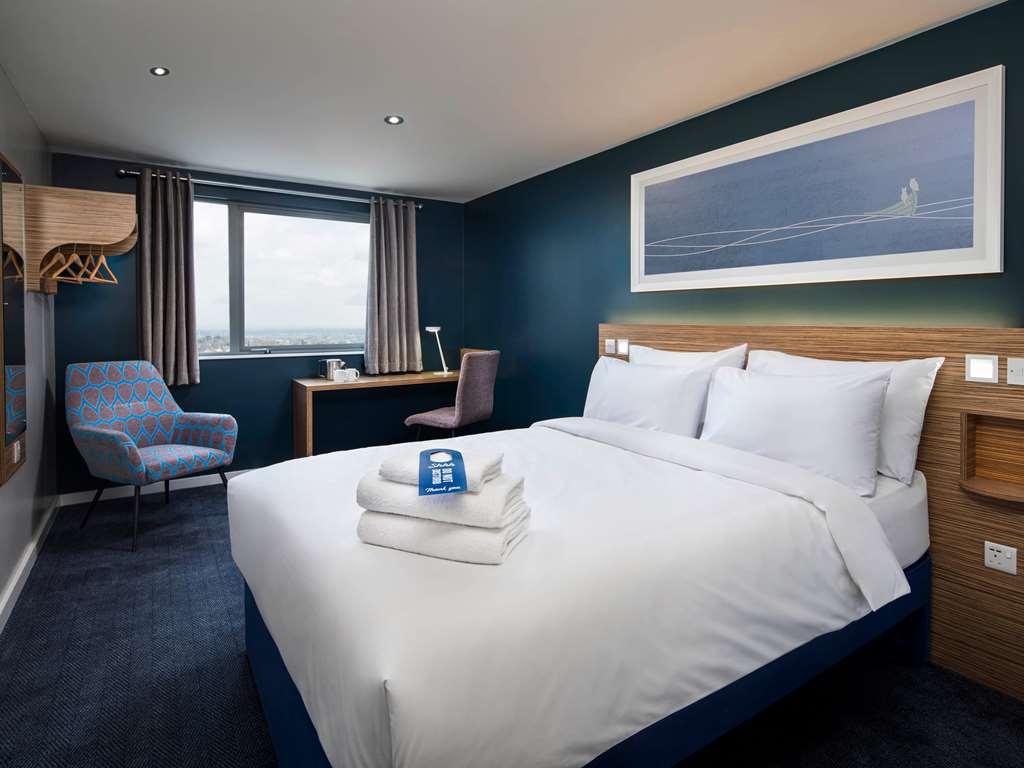 Travelodge London Central Bank Habitación foto